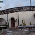 menawarkan produk makanan dan minuman yang enak