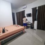 Pared-down rooms with a/c & TVs in an informal budget hotel offering Wi-Fi & parking.