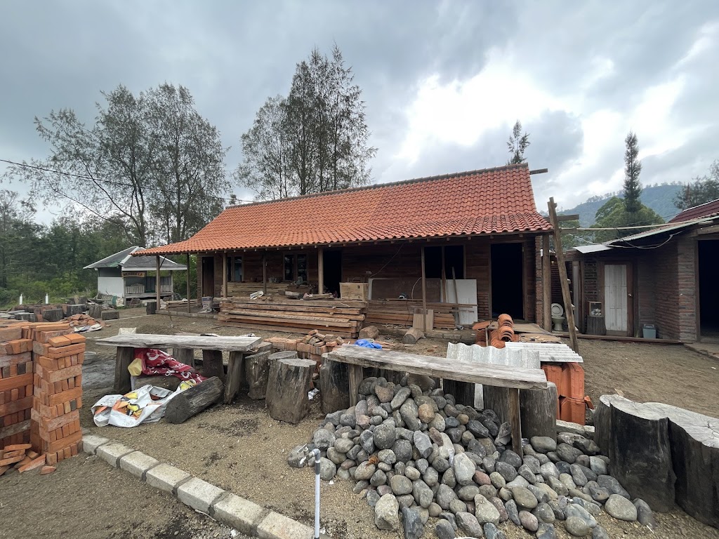 AVRILA HOMESTAY & CAFE