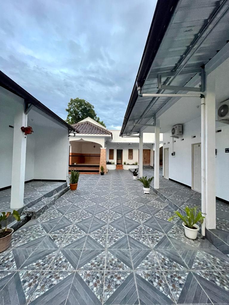 Adeeva Homestay dan Kost, Hotel in Klajuran, Sidokarto, Godean, Special Region of Yogyakarta