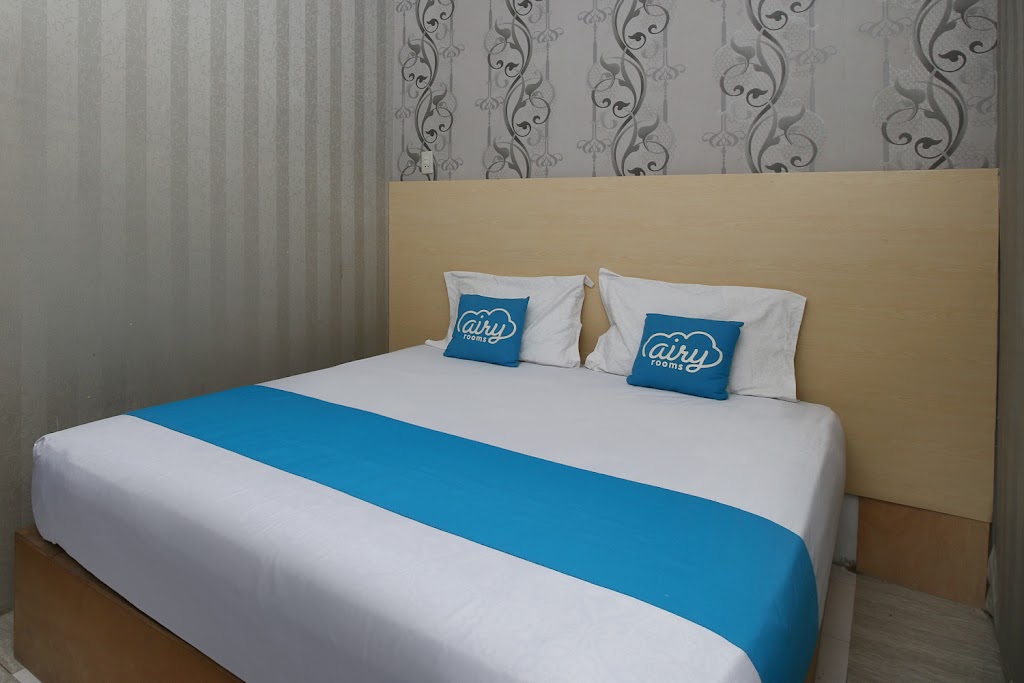 Unpretentious hotel offering simply furnished rooms & a lobby lounge area