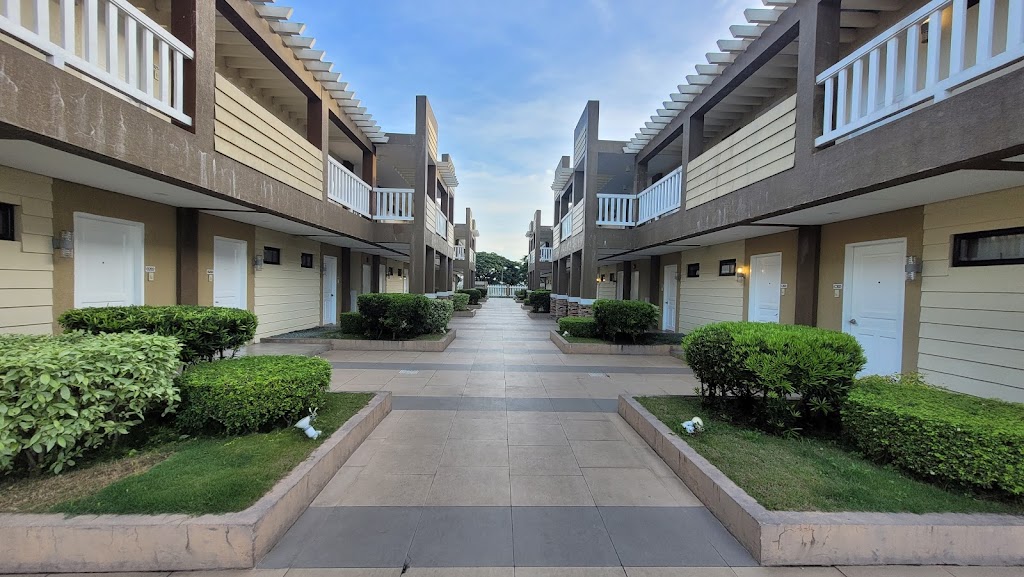 Aqua Mira Resort @ Saddle & Clubs