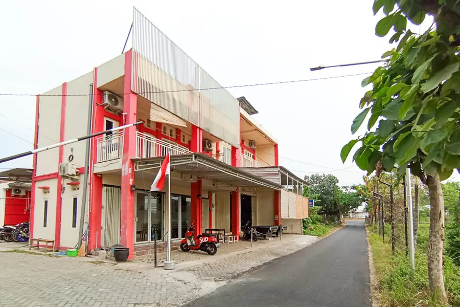Ariska Room near Alun Alun Jombang RedPartner