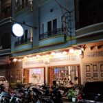 Arya Inn Hotel & Library Cafe