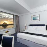 as well as a piano bar & sea views.