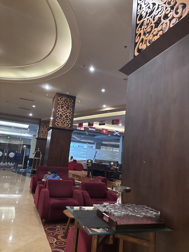 Polished rooms & suites in an upmarket hotel offering an indoor pool