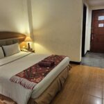 a lively pub & karaoke rooms.