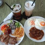 Boen coffee menawarkan suasana yang berbeda dari kedai kopi kebanyakan sehingga cocok untuk Anda melepas penat. Kenyamanan merupakan prioritas kami. Dalam konsep suasana kebun