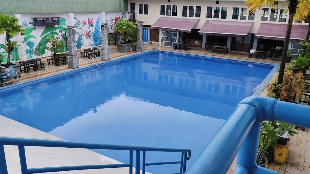 a gift shop & free Wi-Fi.