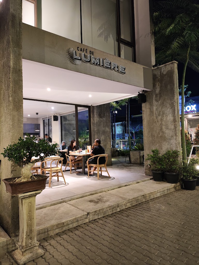 Cafe De Lumiere