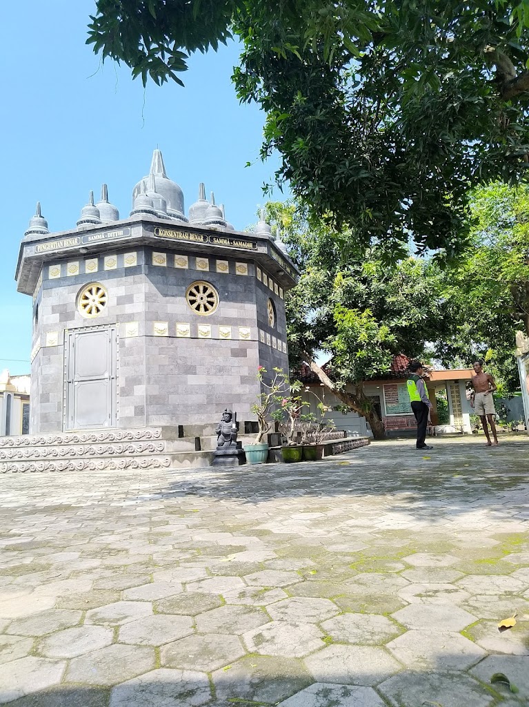 Candi Khemasarano Bakaran