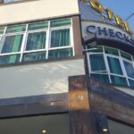 free parking & Wi-Fi.