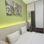 Relaxed rooms in a no-nonsense hotel featuring a top-floor eatery with skyline views