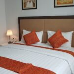 Informal hotel offering a restaurant & a bar