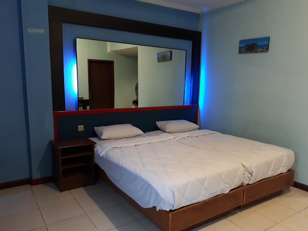 plus a restaurant & Wi-Fi in a straightforward budget hotel.