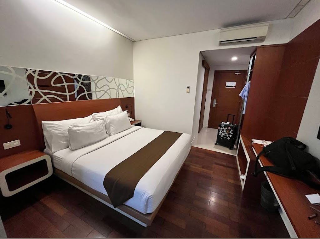 Straightforward rooms in an unassuming hotel featuring complimentary Wi-Fi & a 24/7 snack store.