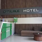 Streamlined hotel featuring straightforward rooms