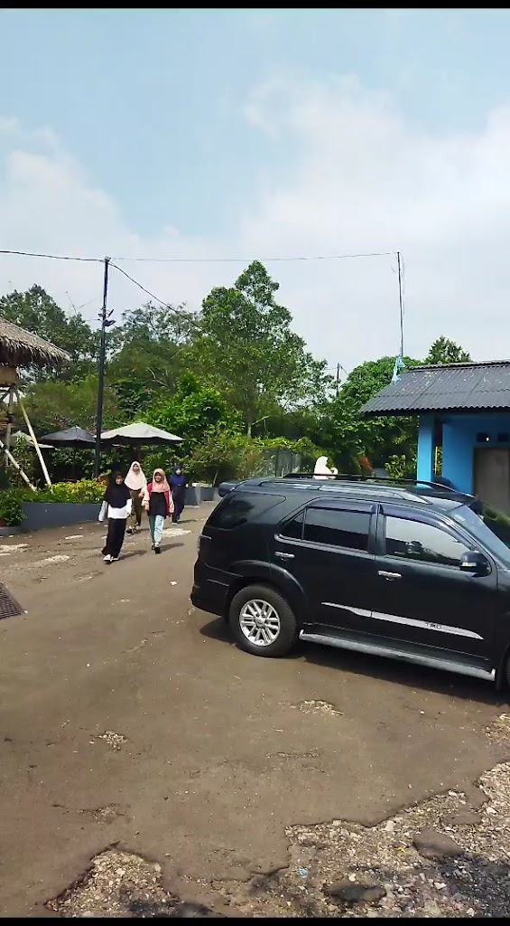 Family gathering dengan Outbound yang sangat seru...dan adanya fasilitas kolam rwnang Dewasa dan kolam renang anak