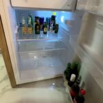 Svaki apartman je kompletno opremljen i sadrži: