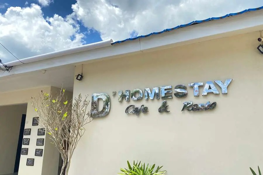 De Homestay Mitra RedDoorz Bitung