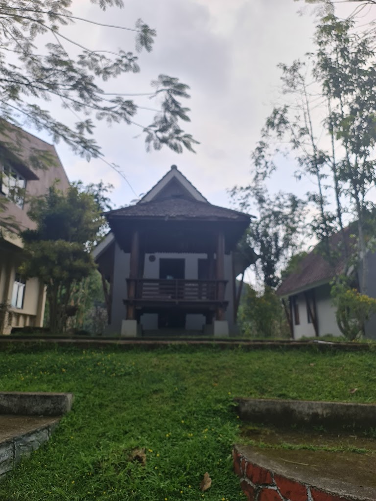 Bright villas with terraces in a casual hillside hotel offering open-air dining & an outdoor pool.