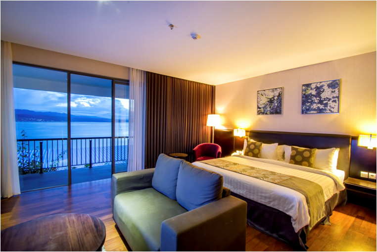 dining & meeting space.