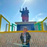 Monument depicting former Indonesian president B.J. Habibie & his wife