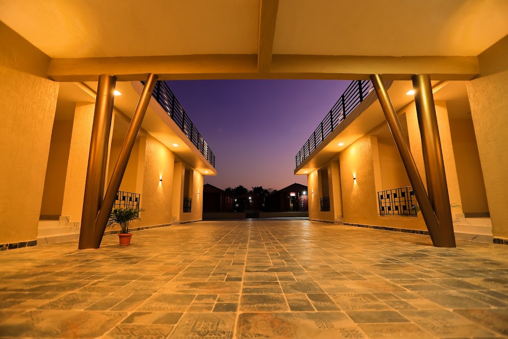 Exotic Retreat is a luxurious recreation center in Palasamudram