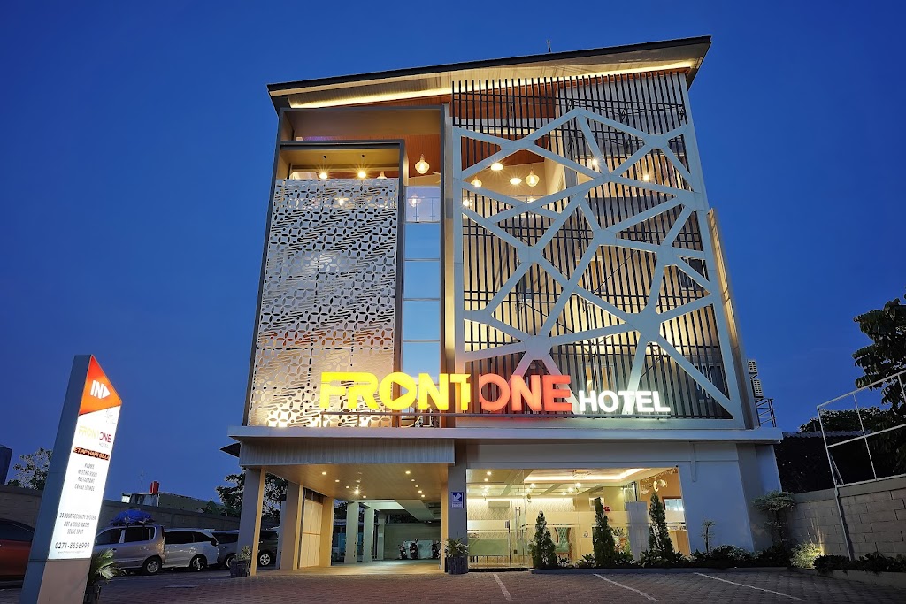 Front One Hotel Sragen