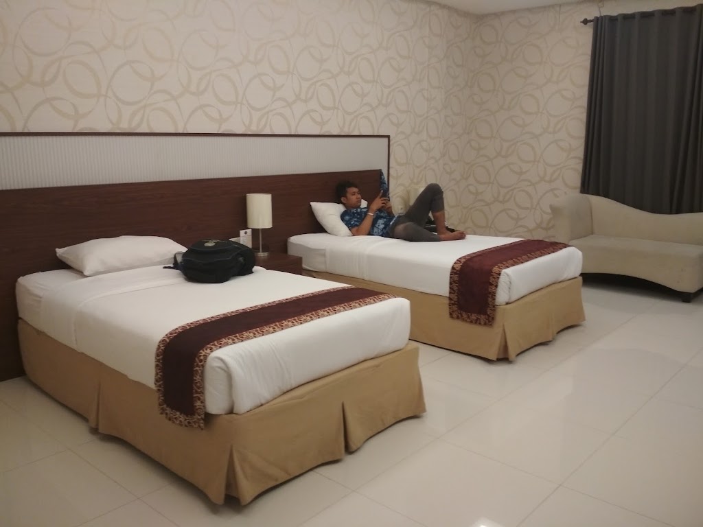 Casual accommodations in a simple hotel with an unassuming restaurant & a low-key bar.