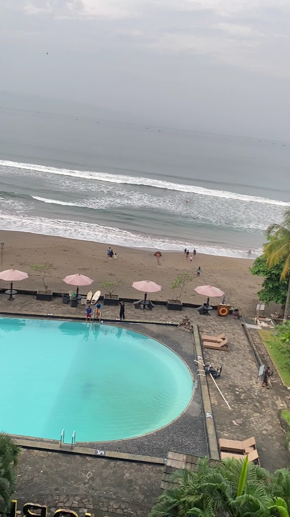 Informal beachfront hotel featuring a 24/7 eatery & an open-air cafe