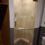 Straightforward rooms & compact capsules