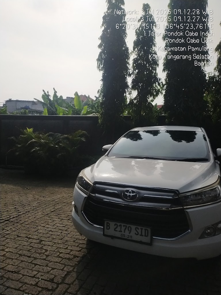 Streamlined rooms with smart TVs in a relaxed hotel featuring a restaurant & a gym.