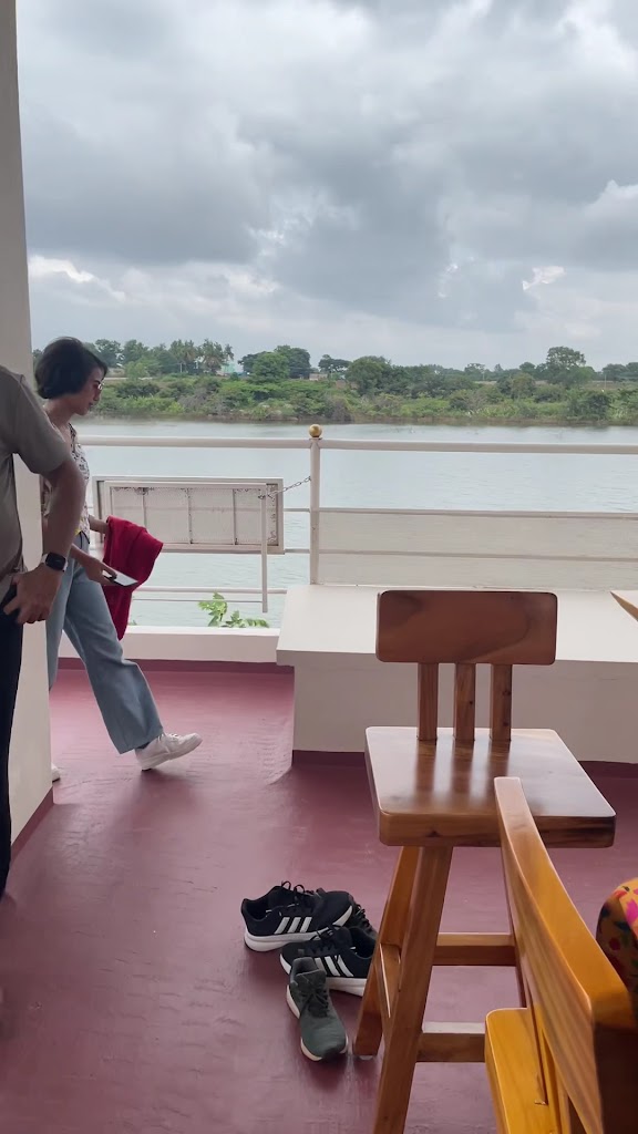 Come experience the tranquility of lakeside living and let the beauty of nature wash over you at Habba Dates Villa.