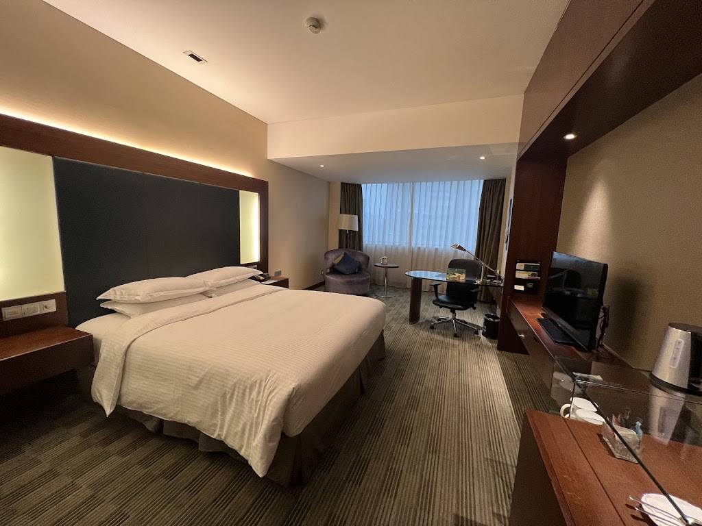 Polished rooms & suites in a contemporary hotel offering an indoor pool