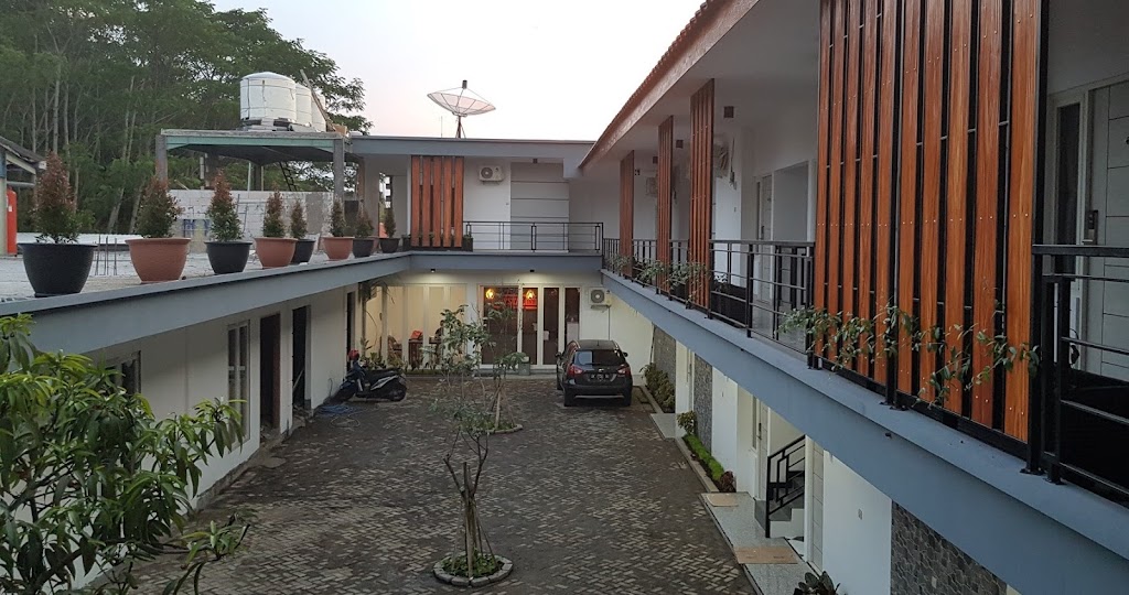 Hotel Crystal Inn