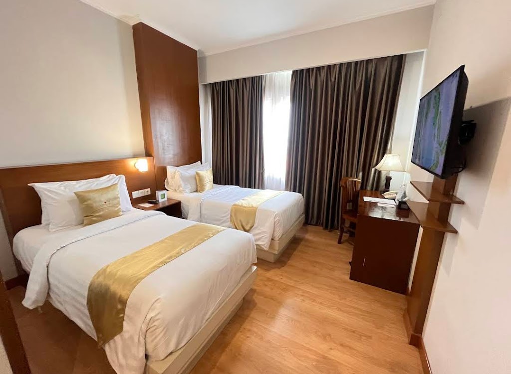 Informal hotel with dining