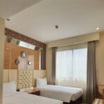 Choice rooms & suites in a polished hotel with free breakfast & a restaurant