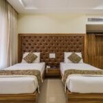 a restaurant & complimentary breakfast.