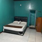 Modest rooms with Wi-Fi & a/c in a simple budget hotel featuring parking & a dining room.