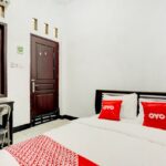 in a basic budget hotel featuring parking.