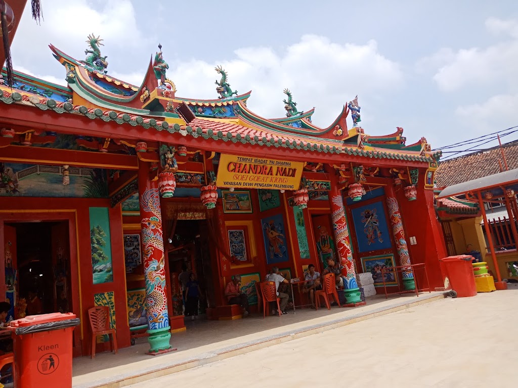 Kelenteng Kwan Im / Chandra Nadi Temple