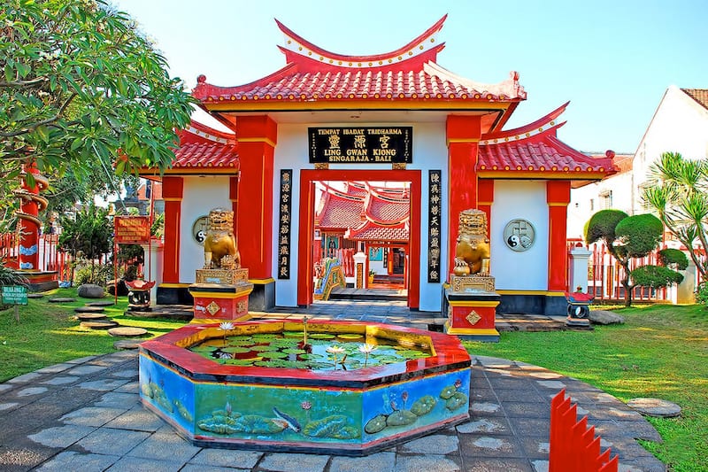 Klenteng Ling Gwan Kiong