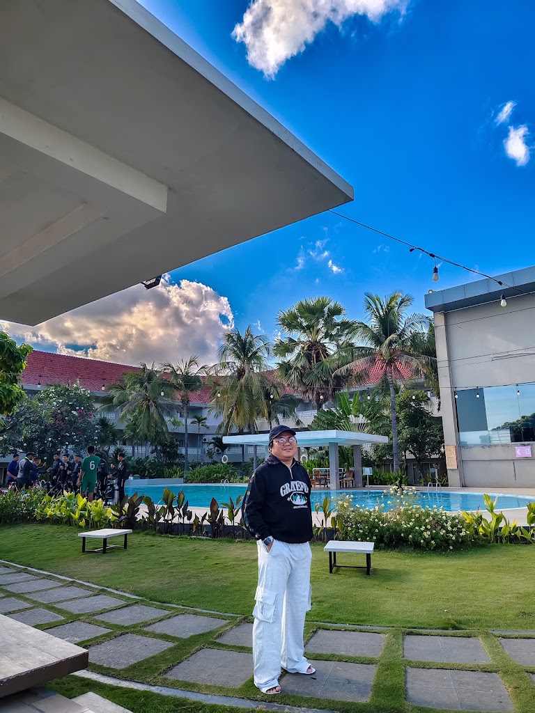 Laid-back hotel featuring casual rooms & suites