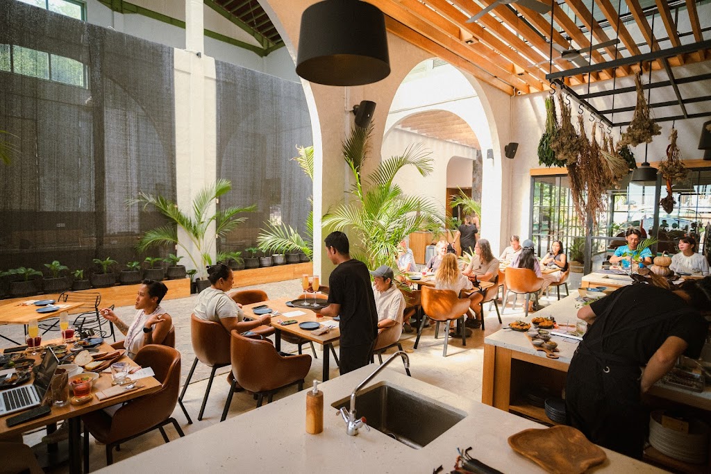 L Plus Restaurant by Latte Graphic