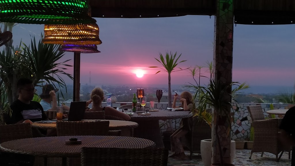 Relaxed hotel featuring vivid rooms