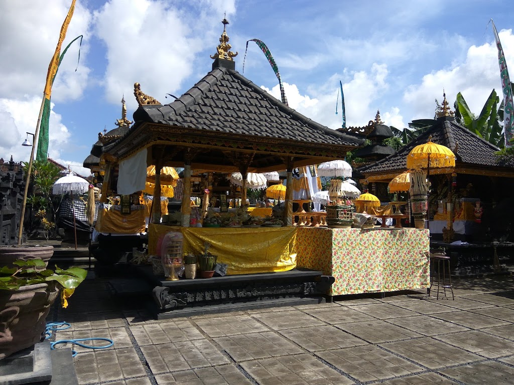 Lingsar Celuknegara Temple