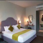Minimalist rooms in a casual hotel close to a beach