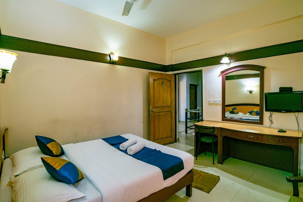 Unassuming rooms in a laid-back hotel featuring a restaurant & complimentary parking.