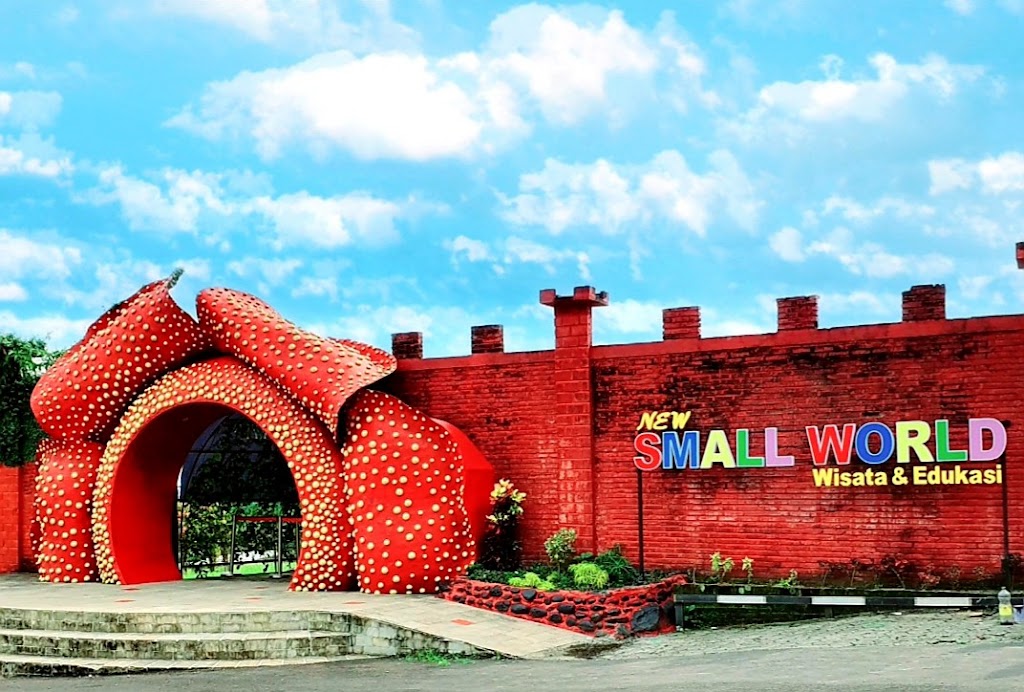 New Small World (Taman Miniatur Dunia)